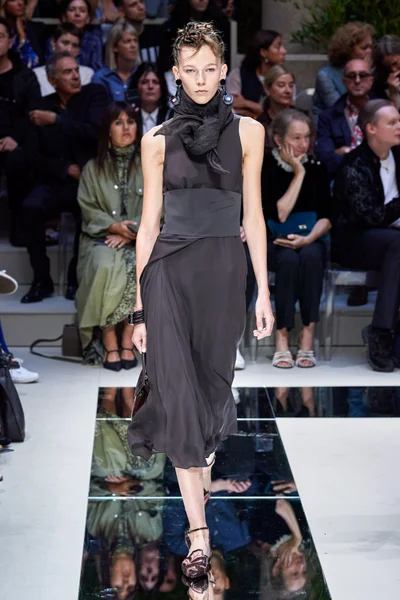 Look 25